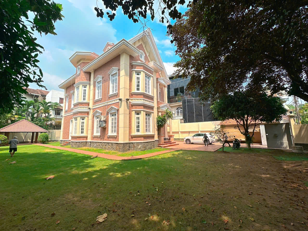 Read more about the article Bán biệt thự Pháp khu Trần Ngọc Diện, Thảo Điền, Quận 2 – 115 tỷ