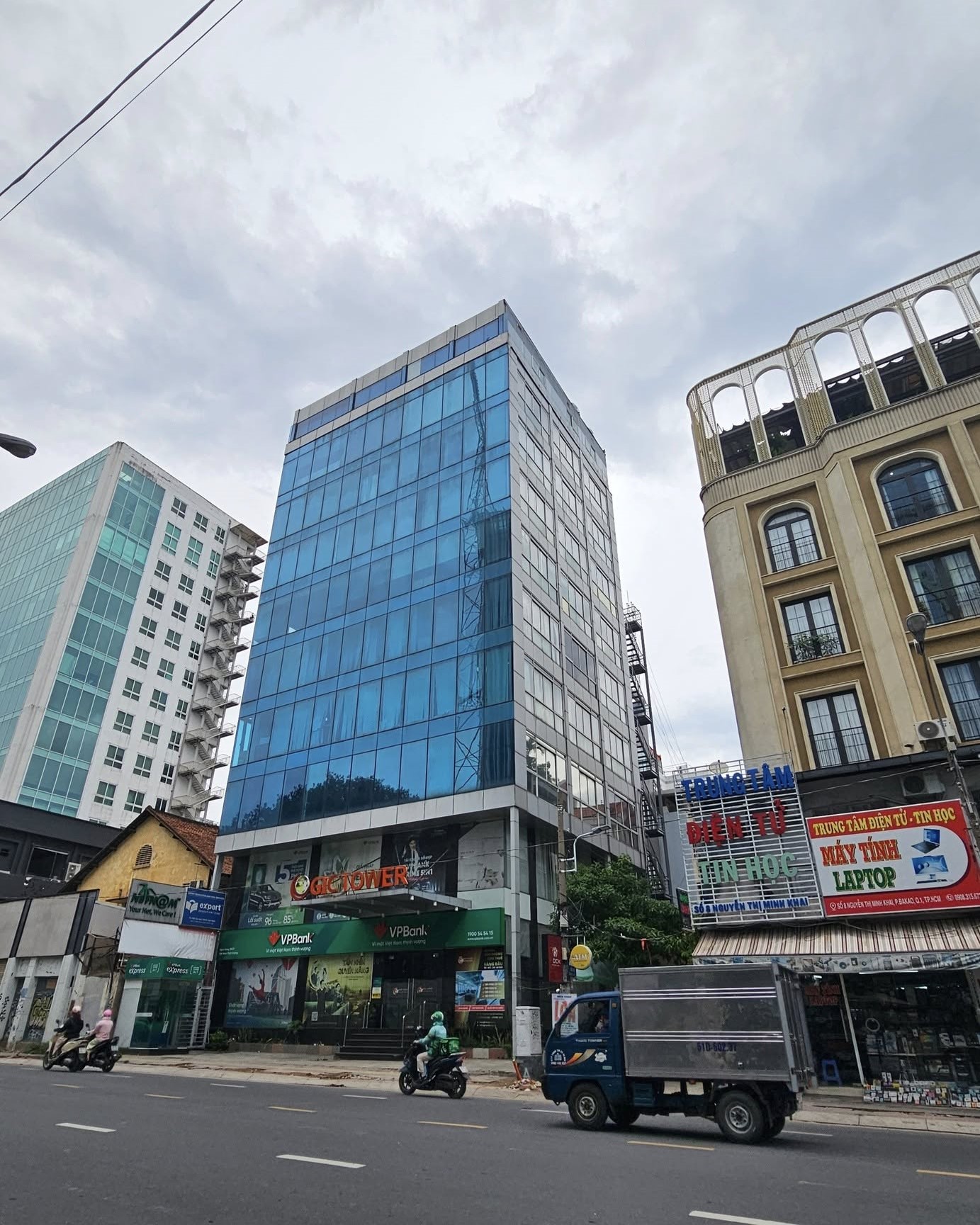 Read more about the article Bán tòa nhà 10A Nguyễn Thị Minh Khai, Quận 1 – 350 tỷ